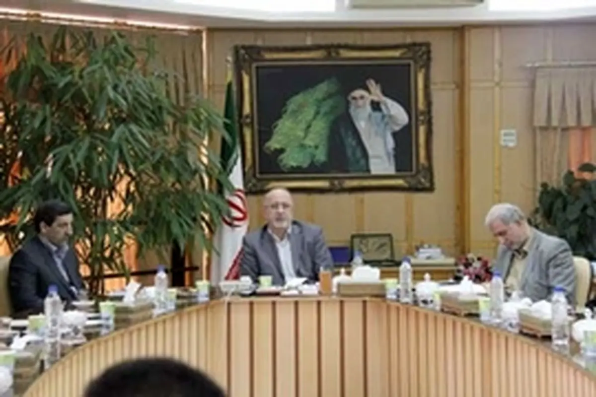 تعطیلی کارخانهها و بیکاری کارگران ضربهای اجتماعی و فرهنگی به جامعه است