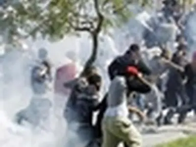 معترضان به بیکاری مقر «النهضه» در شمال تونس را آتش زدند