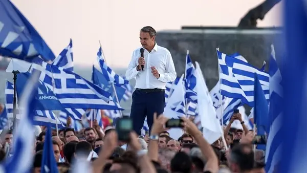 «میتسوتاکیس» نخست‌وزیر یونان ماند