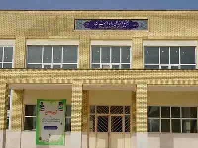 تعطیلی چهار مدرسه راه ایمان در کرخه؛ دانش‌آموزان در آستانه سال تحصیلی بلاتکلیف ماندند