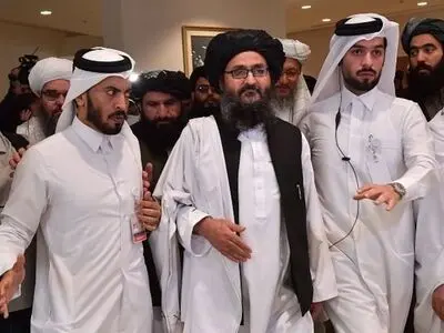 گفت‌وگوی پمپئو و ملا برادر با محوریت آغاز مذاکرات بین‌الافغان