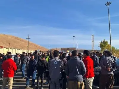 اعتراض کارگران معدن زرشوران تکاب/ مزایای مزدی نمی گیریم