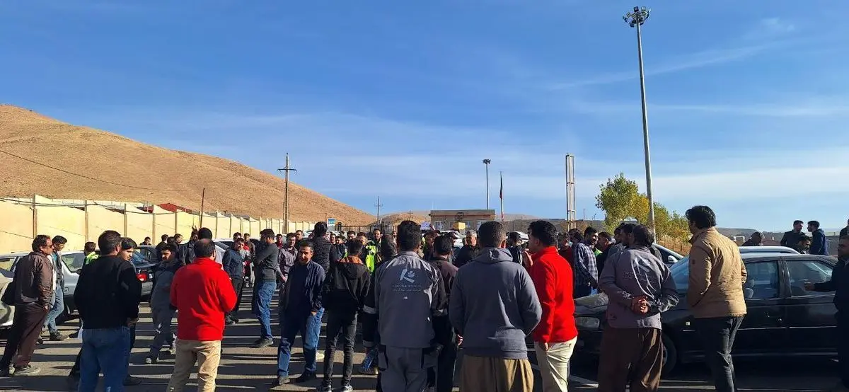 اعتراض کارگران معدن زرشوران تکاب/ مزایای مزدی نمی گیریم