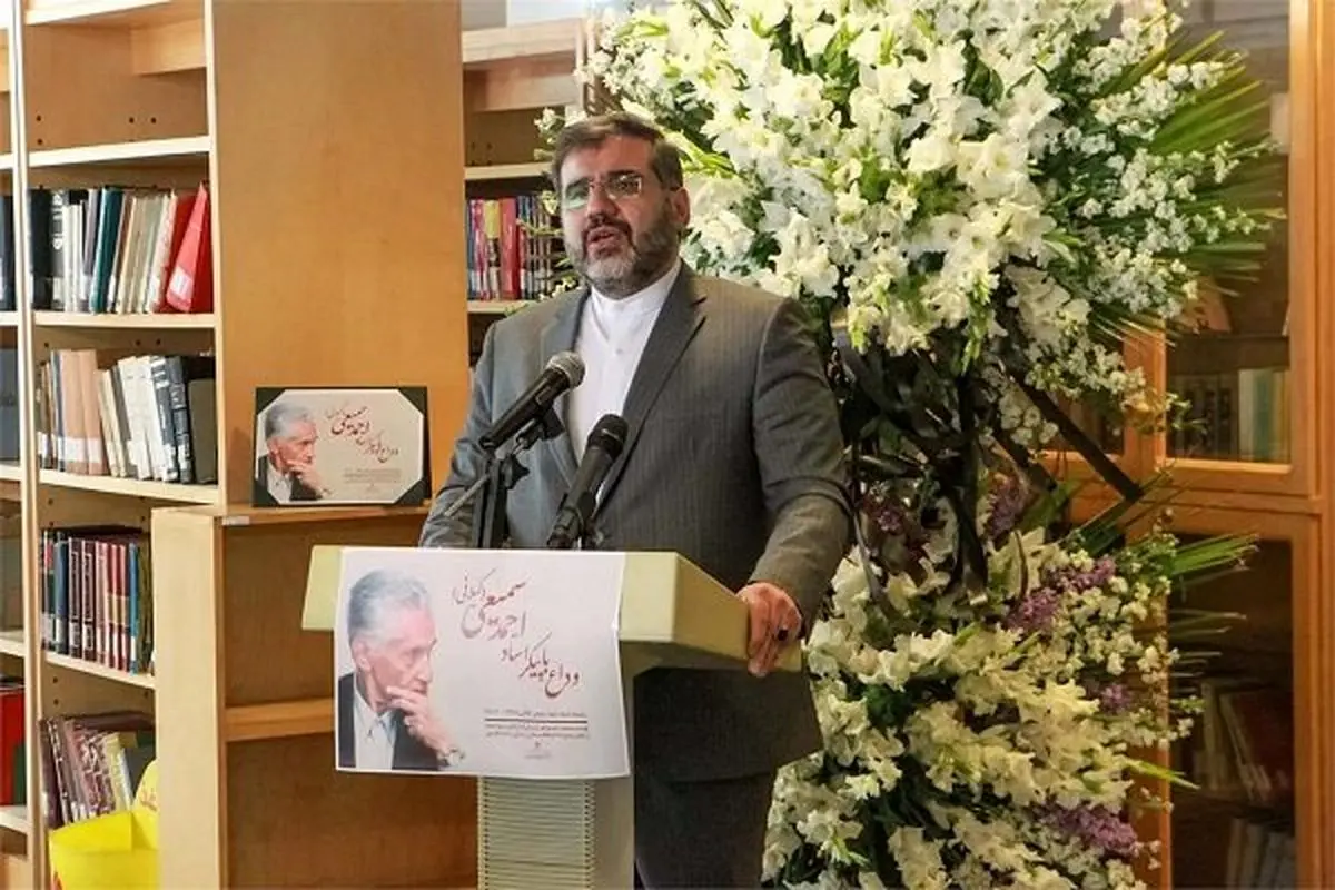 حضور استاد سمیعی در عرصه زبان و ادبیات فارسی بسیاری گرهها را میگشود