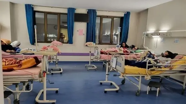تعدادی  از دانش آموزان مدارس تربت حیدریه به دلیل بی حالی وترس راهی بیمارستان شدند