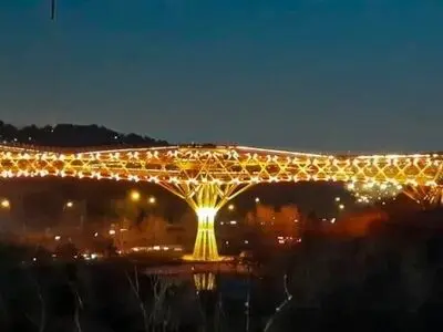 «پل طبیعت» به رنگ طلایی درمی‌آید