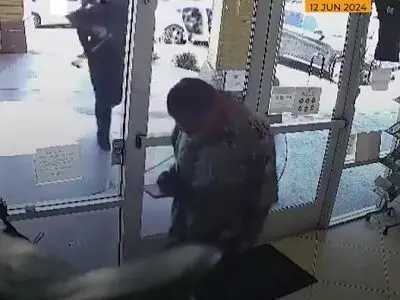 دزدی گروهی از جواهرفروشی در کالیفرنیا جنجالی شد + فیلم