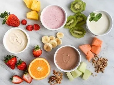 طرز تهیه ماست میوه ای رژیمی با چند طعم  