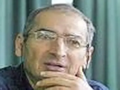 هیچ نهادی حق ندارد خبر و صلاح کسی را مشخص کند