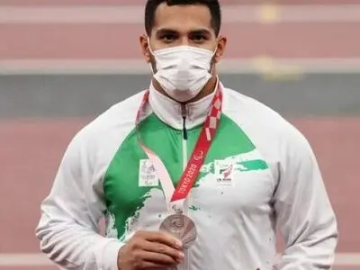 قهرمان پارالمپیک کهگیلویه و بویراحمدی مدالش را به یک شهید ورزشکار تقدیم کرد