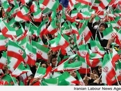 حضور ایرانیان در مراسم پیروزی انقلاب٬ تحریم‌کنندگان را در موقعیت دشواری قرار می‌دهد