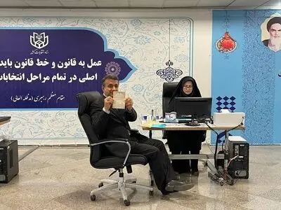 نام‌نویسی نماینده مجلس در انتخابات ریاست جمهوری