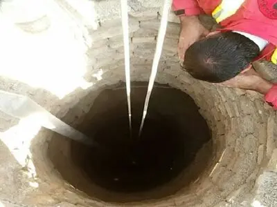 نجات جان کارگر ۱۷ساله ساختمانی از عمق ۵متری چاه
