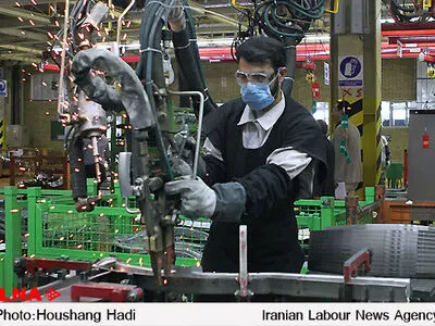 خودروسازان و قطعه‌سازان به‌‌جای فرافکنی و تهدید حاکمیت از کارگران عذرخواهی کنند/خصوصی‌سازی را خاص‌سازی کرده‌اند/برای رسیدن به خواسته‌های نامشروعشان کارگران را سنگر کرده‌اند