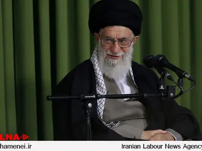 Leader meets Iranian officials, envoys of Islamic countries