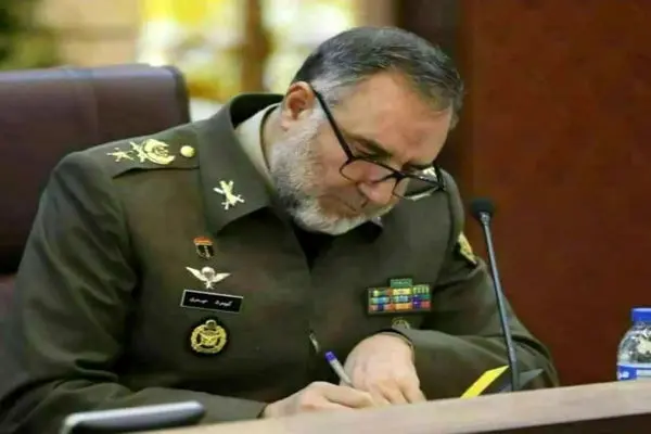 تاکید فرمانده نزاجا بر نقش مدیران دانش و نشر در هدایت فضای فکری ارتش