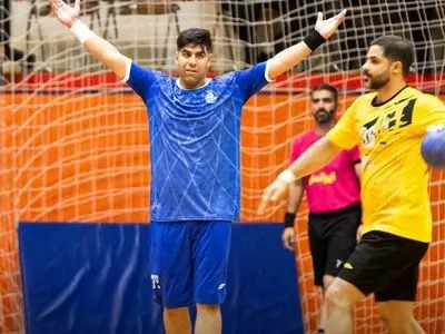 تنش در بازی بزرگ هندبال استقلال کازرون و سپاهان نوین