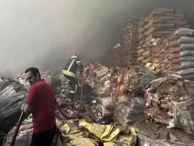 مصدومیت یک آتش‌نشان در حادثه آتش‌سوزی 