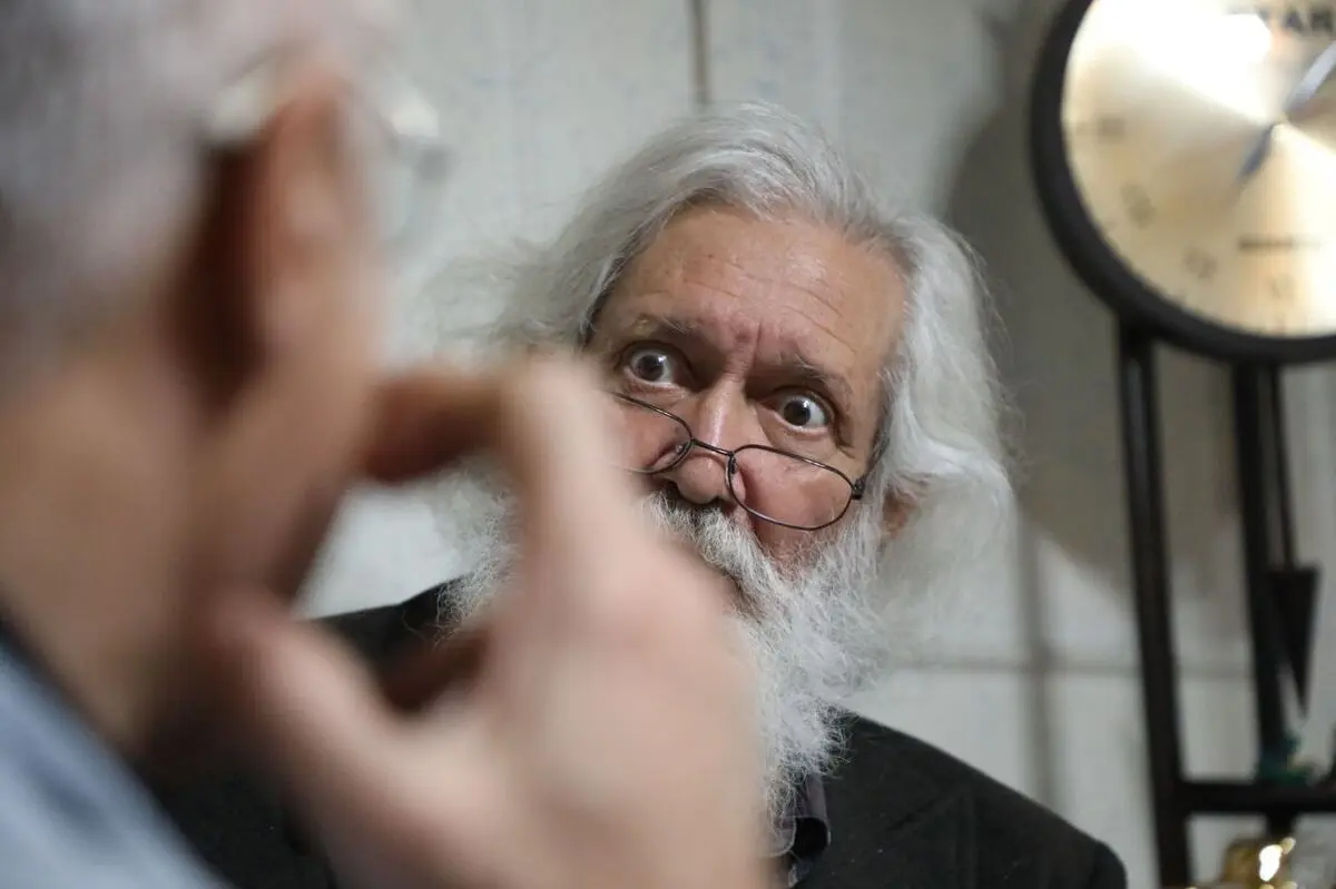 «گاهی به آتش هم دست بزن» روی صحنه می‌رود