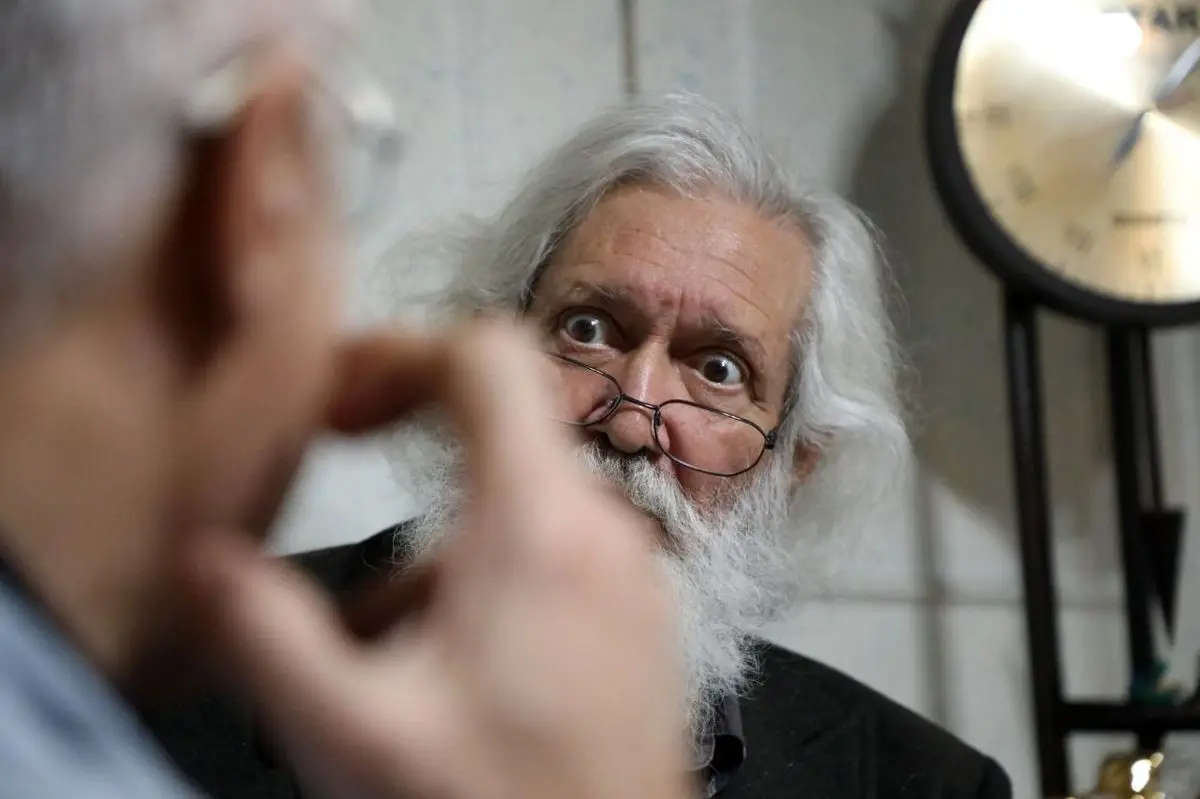 «گاهی به آتش هم دست بزن» روی صحنه میرود