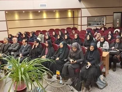 رادفر: وزارت ارتباطات سردمدار انتصابات بانوان در وزارتخانه است/ اسماعیلی فرد: ضرورت نگاه مادرانه در جامعه