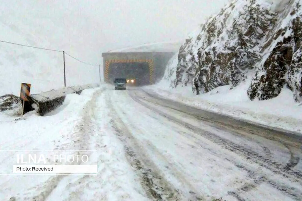 بارش برف بهاری در جاده‌های قزوین 