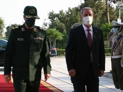 وزیر دفاع ترکیه با رئیس ستادکل نیروهای مسلح دیدار کرد