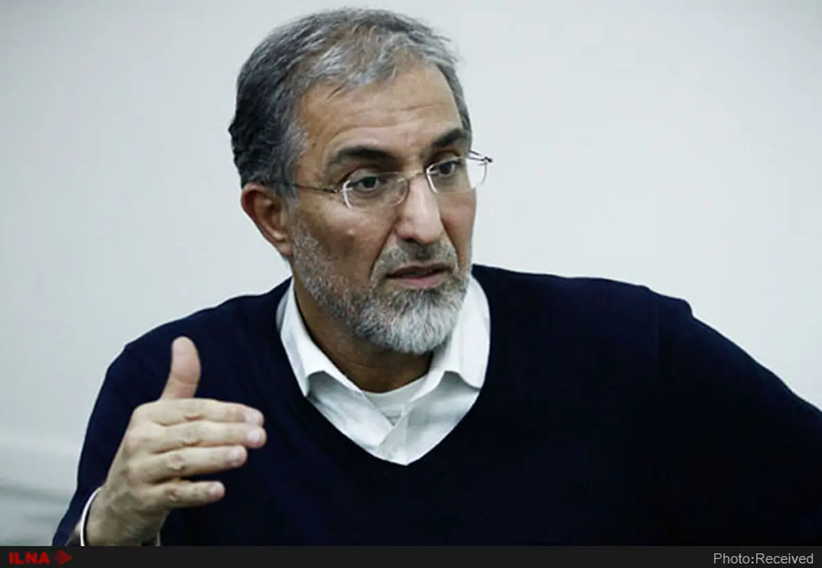 حذف ارز ۴۲۰۰ تومانی و بالا نگاه داشتن قیمت ارز عواقب سنگین سیاسی و اجتماعی دارد/ فساد در ایران حاصل ارزپاشی به رفقا و خواص است