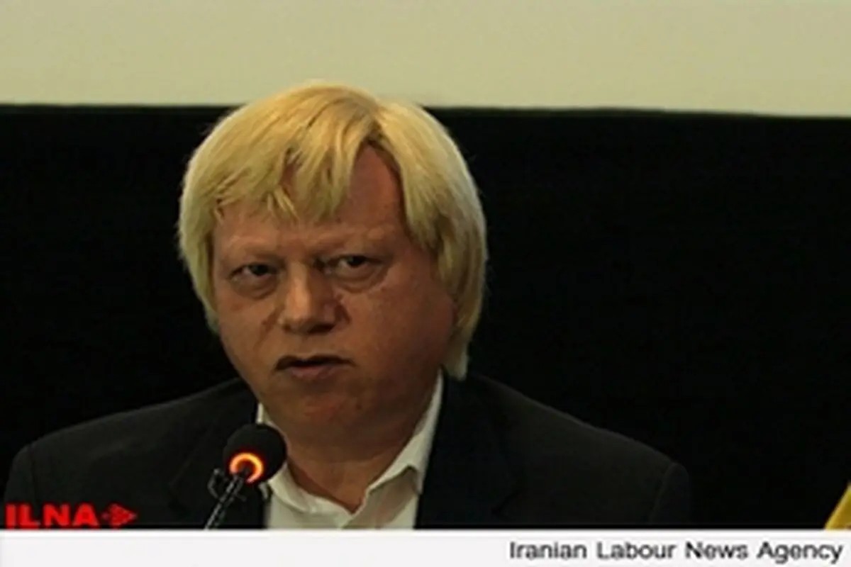 سینمای ایران باید از چنبره دهه ۶۰ خارج شود