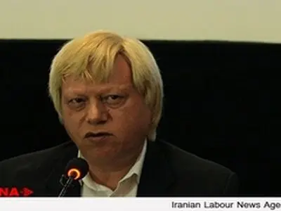 سینمای ایران باید از چنبره دهه ۶۰ خارج شود