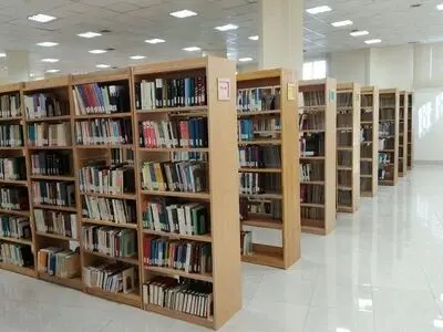 طراحی پروژه کتابخانه مرکزی از لحاظ فرم و نشانه قابل قبول است

