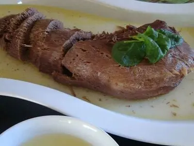 طرز تهیه خوراک زبان گوساله با سس مخصوص