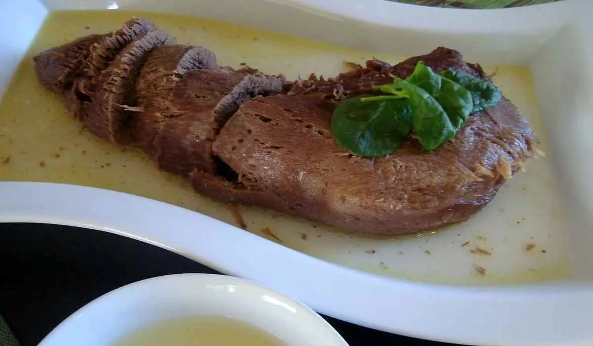 طرز تهیه خوراک زبان گوساله با سس مخصوص