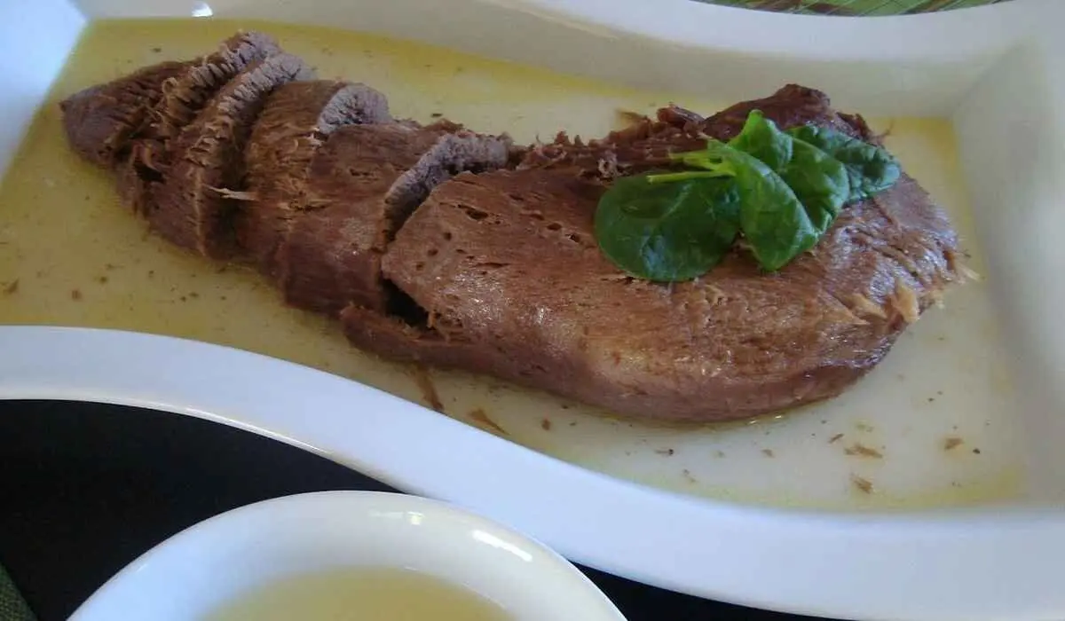 طرز تهیه خوراک زبان گوساله با سس مخصوص