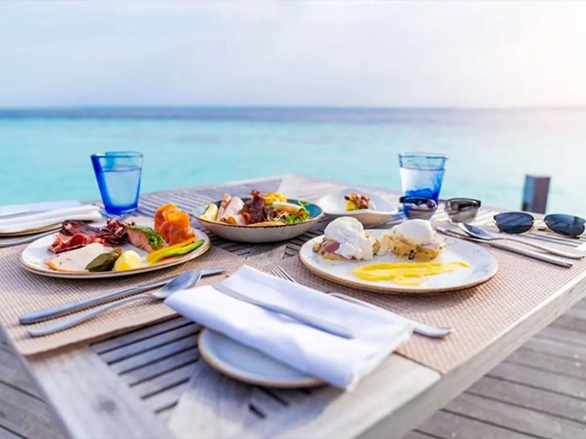 رستوران های اطراف هتل لیلیوم کیش