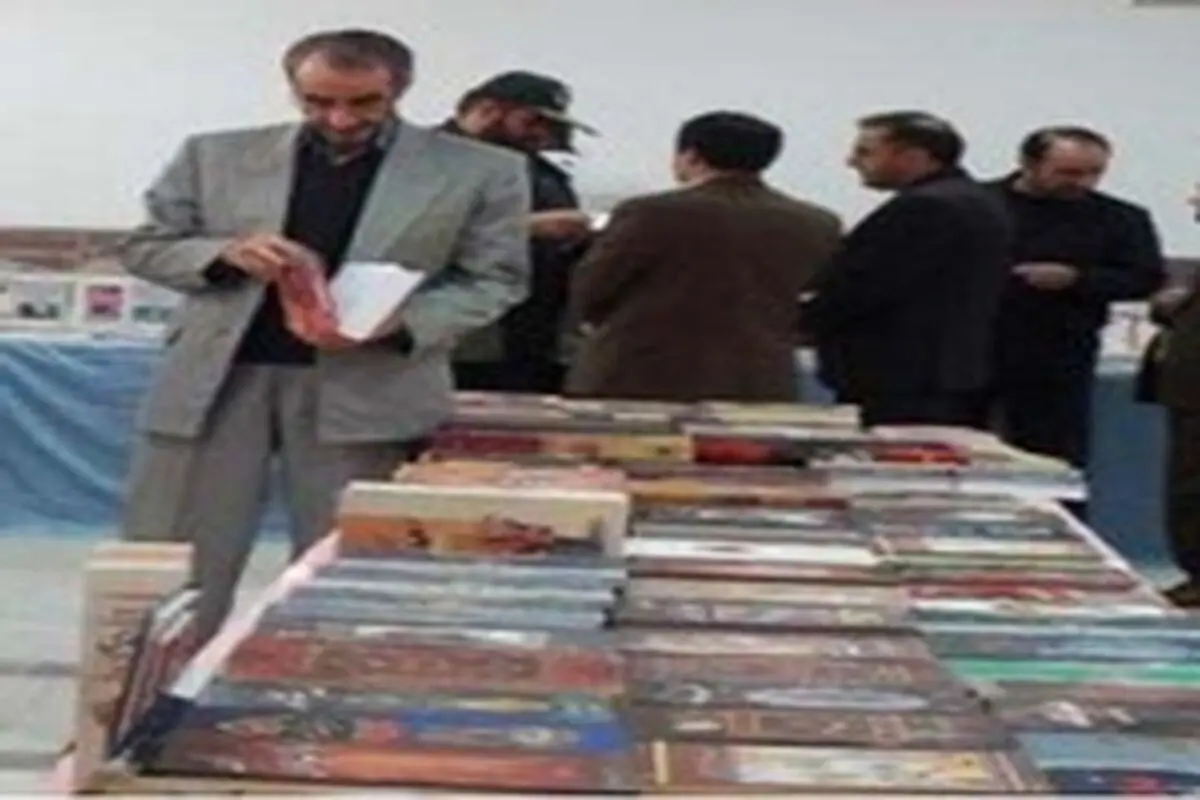 نمایشگاه کتاب در کتابخانه شهدای محراب هرسین برگزار شد