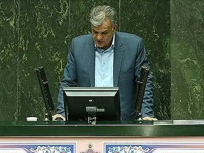 دولت باید از نگاه به مرکز دست بردارد/ جناح‌های سیاسی بر موضوعات اساسی تمرکز کنند