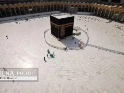 ویدئو/ برخورد خودرو با درب مسجدالحرام
