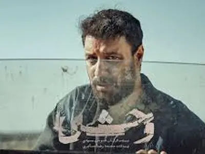 جنجالِ لخت شدن جواد عزتی در وحشی تمامی ندارد!/ فیلم