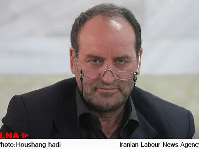 مُهرِ تایید مجلس بر قاچاق کالاهای صادراتی به کمتر از پنج برابر قیمت/ مسیر ارز ۱۷۵۰۰ تومانی اصلا روشن نیست 