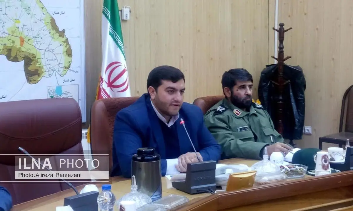 ایثارگران مدافعین عزت و اقتدار میهن هستند