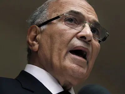 امارات احمد شفیق را به مصر بازمی‌گرداند