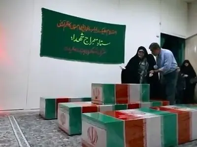 لحظاتی از وداع خانواده‌های شهدای حملۀ اسرائیل به ایران + فیلم