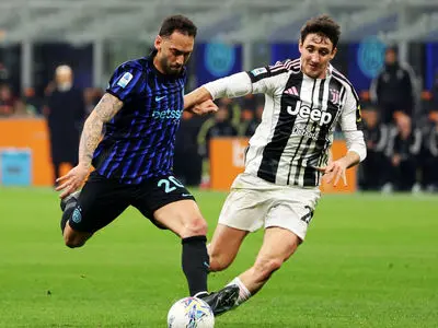 پیروزی اینتر مقابل یوونتوس 10 نفره در دربی مهیج ایتالیا 