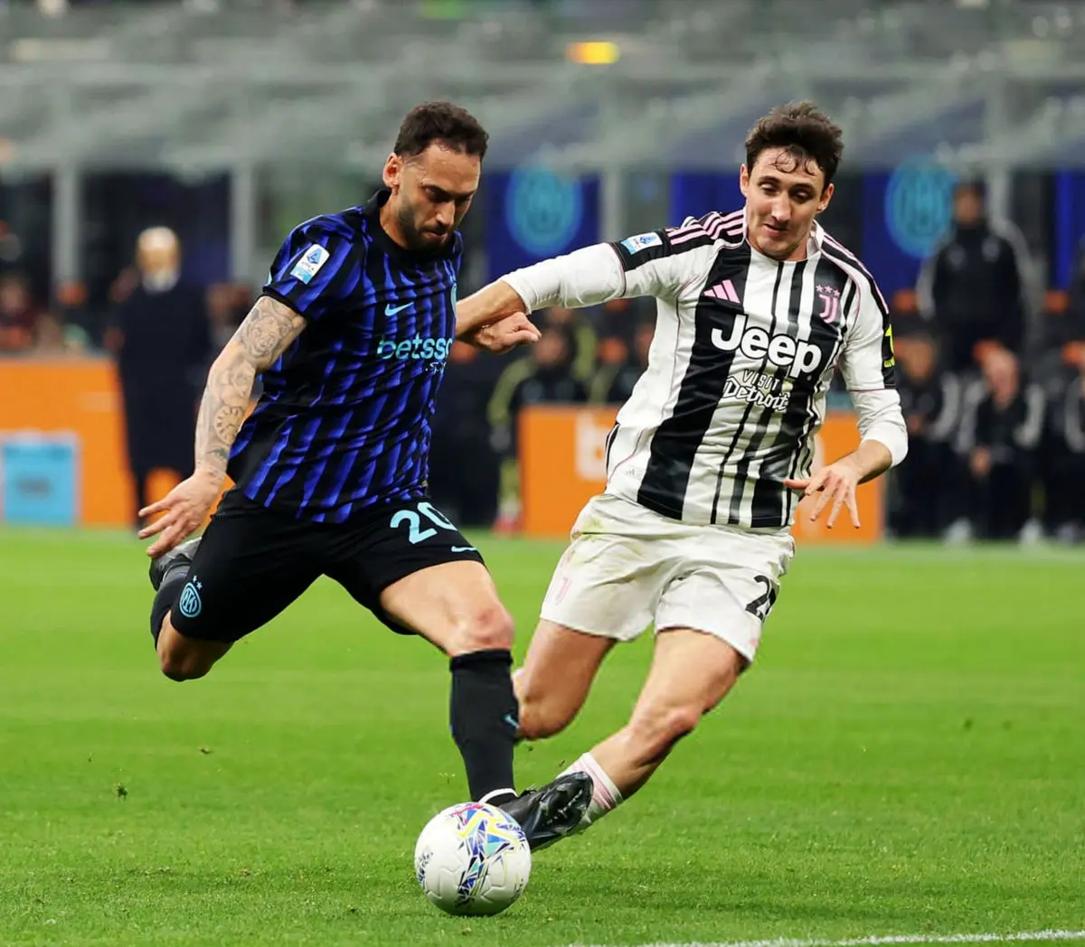 پیروزی اینتر مقابل یوونتوس 10 نفره در دربی مهیج ایتالیا 