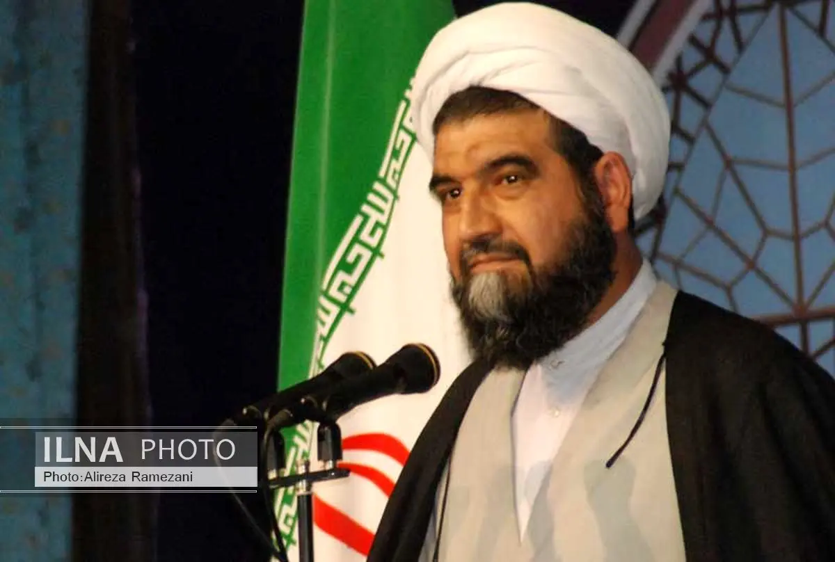 حضور در راهپیمایی 22 بهمن مقابله با خطر انحراف انقلاب است