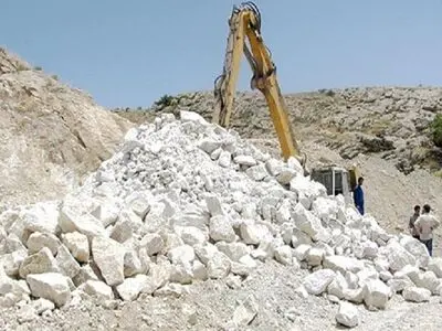 لجام‌گسیختگی و بی‌نظمی مشخصه  معدن اردستان در سال‌های اخیر / تامین آب شهرک صنعتی اردستان با پساب