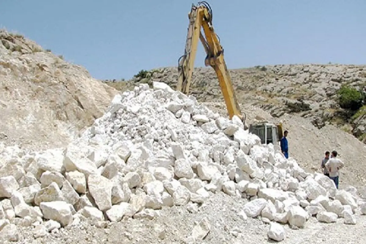 لجام‌گسیختگی و بی‌نظمی مشخصه  معدن اردستان در سال‌های اخیر / تامین آب شهرک صنعتی اردستان با پساب