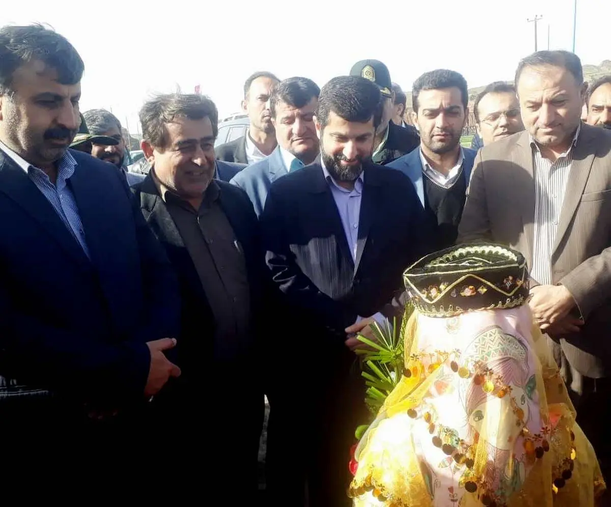 کلنگ زنی دو طرح عمرانی و بازدید از طرح بازآفرینی شهری در آغاجاری