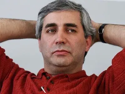 اعتراض شدید حاتمی‌کیا به نحوه نمایش "به وقت شام" در یک سینما+فیلم